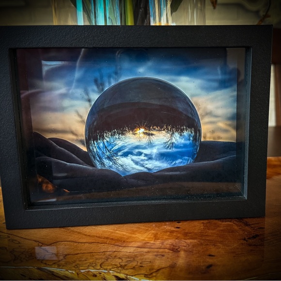 World in My Hands original photo by Elizabeth framed in a 5 x 7 shadowbox frame - Picture 1 of 1